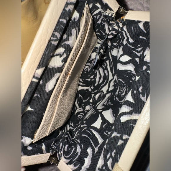 BRIGHTON BEIGE LEATHER ROSE KISSING CLOSURE CROSSBODY WHEAT CHAIN - Picture 9 of 17